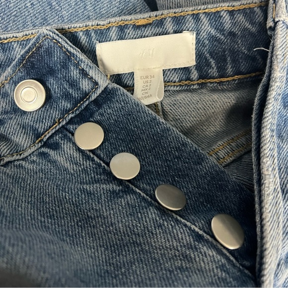 ❌SOLD❌ H&M Straight-Leg Jeans - Picture 4 of 8